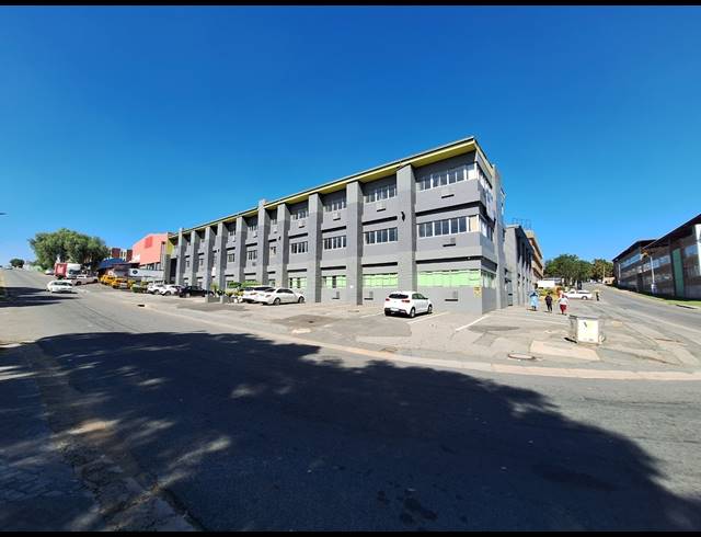 490M² SHOWROOM TO LET IN WYNBERG